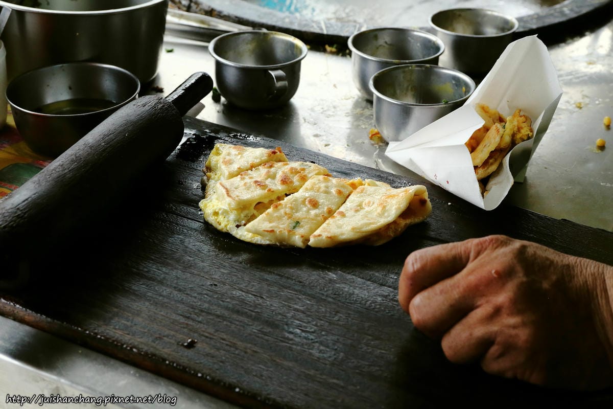 【食║台中沙鹿】沙鹿在地狼帶頭早餐特集〜阿水飯糰、邵氏飯糰、鹿寮大腸麵線、沙鹿肉圓福，沙鹿人氣早餐登場！
