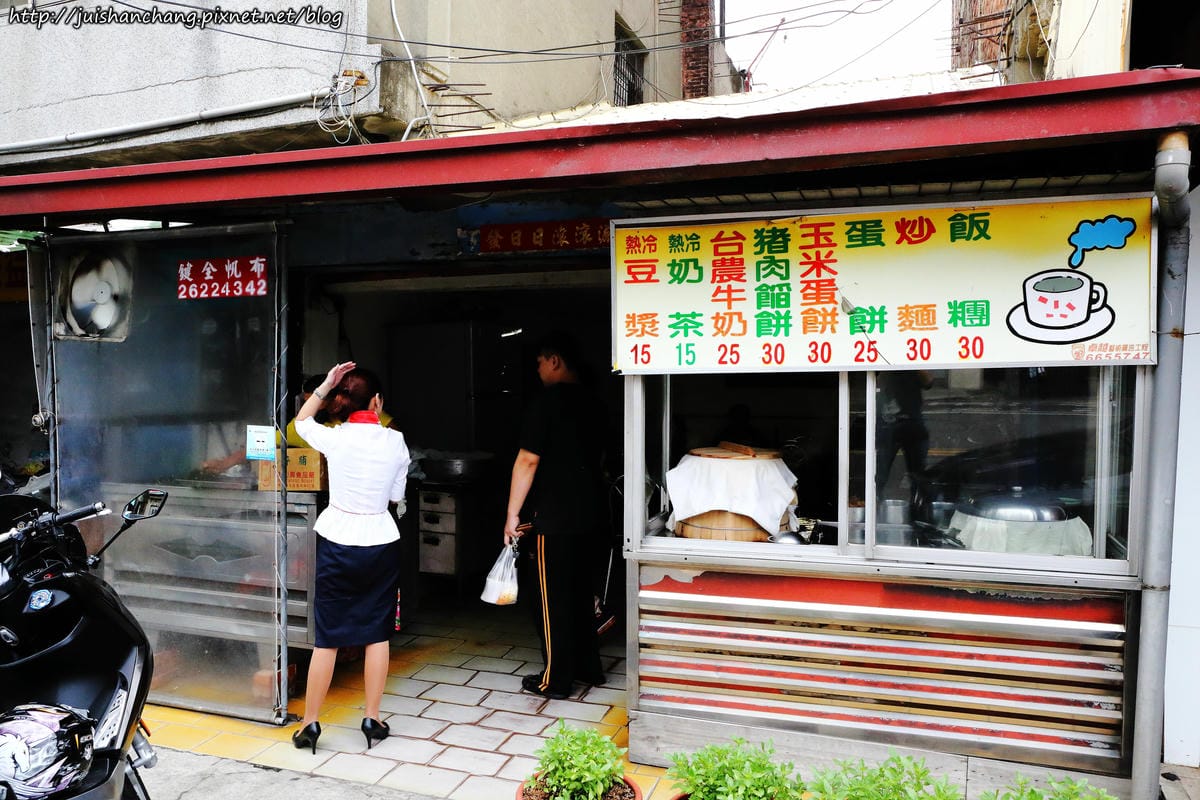 【食║台中沙鹿】沙鹿在地狼帶頭早餐特集〜阿水飯糰、邵氏飯糰、鹿寮大腸麵線、沙鹿肉圓福，沙鹿人氣早餐登場！