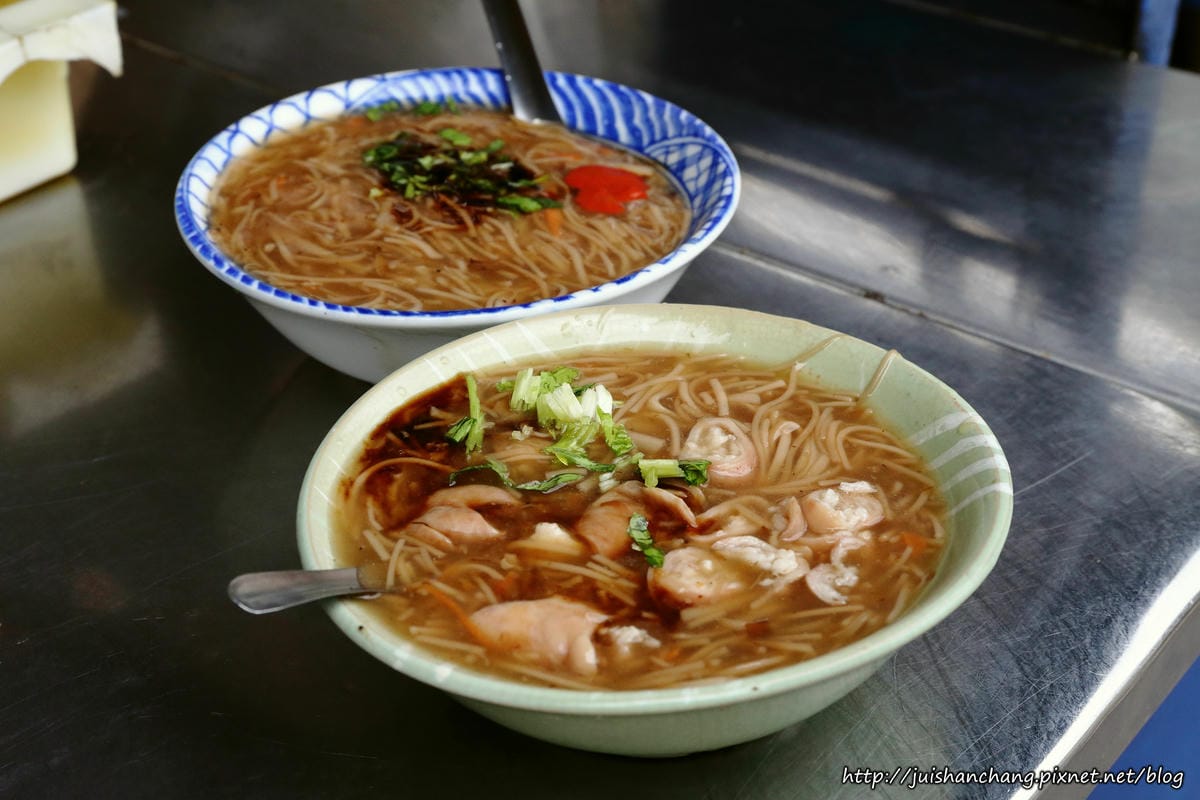 【食║台中沙鹿】沙鹿在地狼帶頭早餐特集〜阿水飯糰、邵氏飯糰、鹿寮大腸麵線、沙鹿肉圓福，沙鹿人氣早餐登場！
