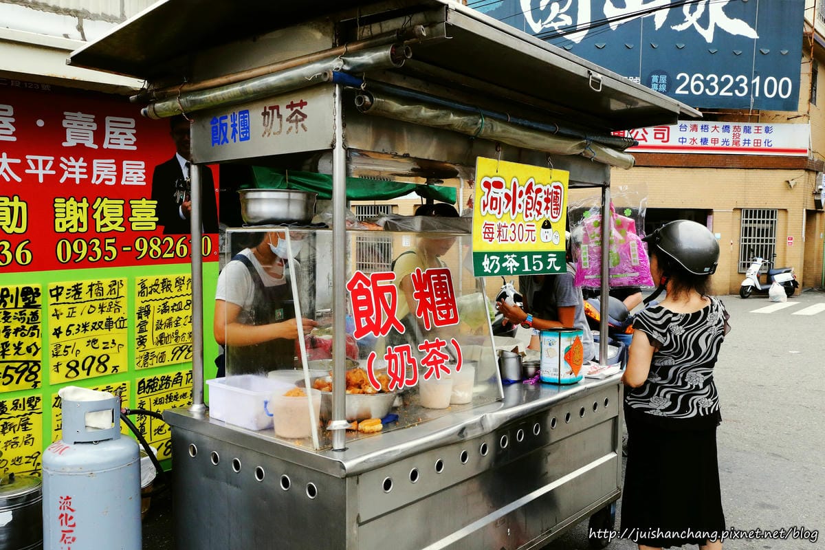 【食║台中沙鹿】沙鹿在地狼帶頭早餐特集〜阿水飯糰、邵氏飯糰、鹿寮大腸麵線、沙鹿肉圓福，沙鹿人氣早餐登場！