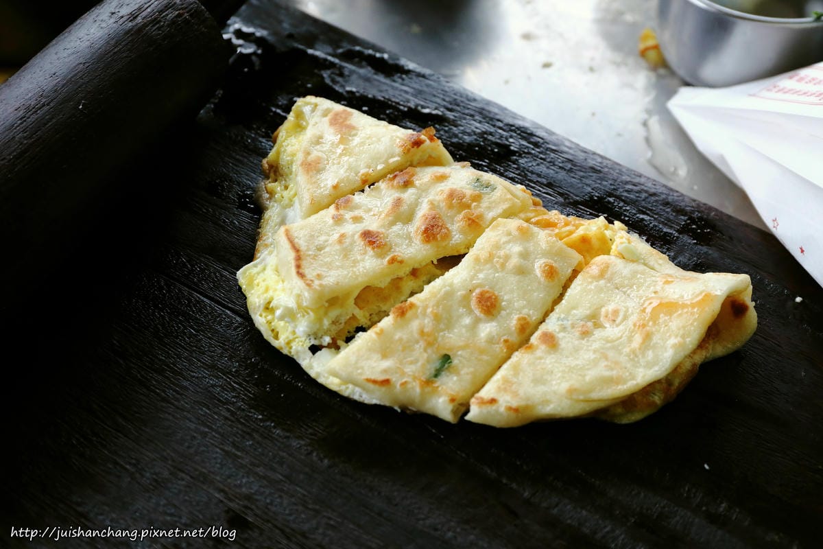 【食║台中沙鹿】沙鹿在地狼帶頭早餐特集〜阿水飯糰、邵氏飯糰、鹿寮大腸麵線、沙鹿肉圓福，沙鹿人氣早餐登場！