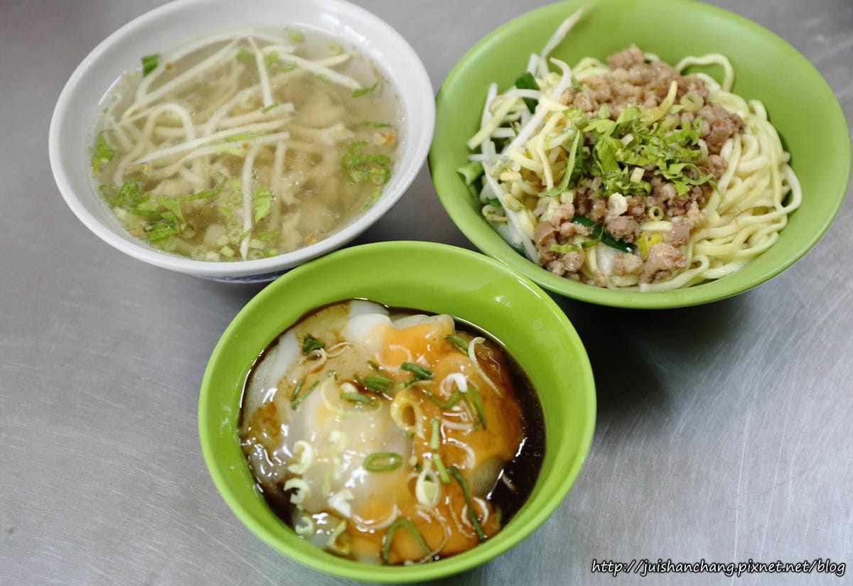 【食║台中沙鹿】沙鹿在地狼帶頭早餐特集〜阿水飯糰、邵氏飯糰、鹿寮大腸麵線、沙鹿肉圓福，沙鹿人氣早餐登場！