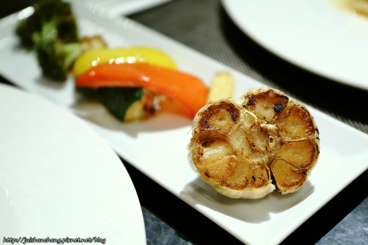 【食║台北】Villa.like Bistro 悅禾莊園義法餐酒館〜東區美食x小酌x時尚。帥氣專業的Bartender，為您調製專屬的酒！