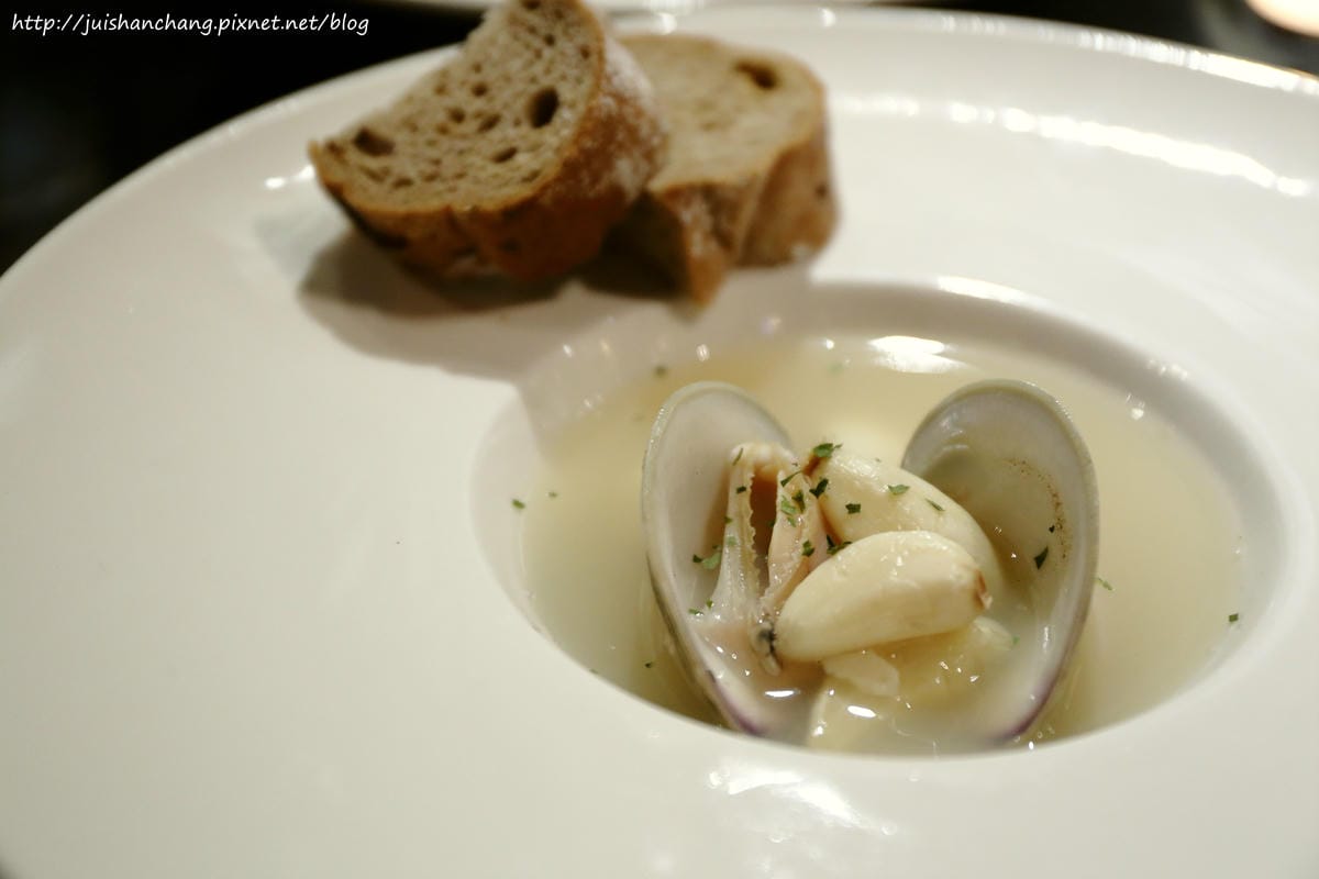 【食║台北】Villa.like Bistro 悅禾莊園義法餐酒館〜東區美食x小酌x時尚。帥氣專業的Bartender，為您調製專屬的酒！