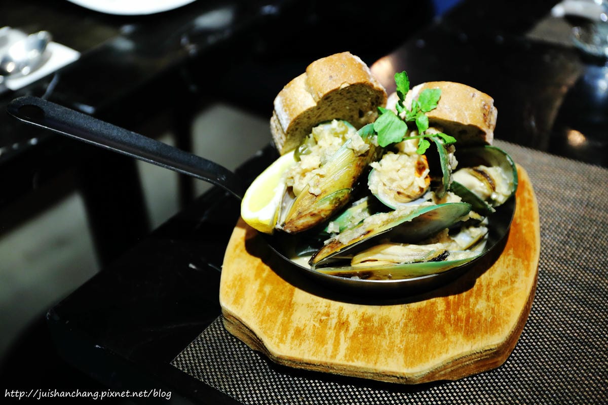 【食║台北】Villa.like Bistro 悅禾莊園義法餐酒館〜東區美食x小酌x時尚。帥氣專業的Bartender，為您調製專屬的酒！