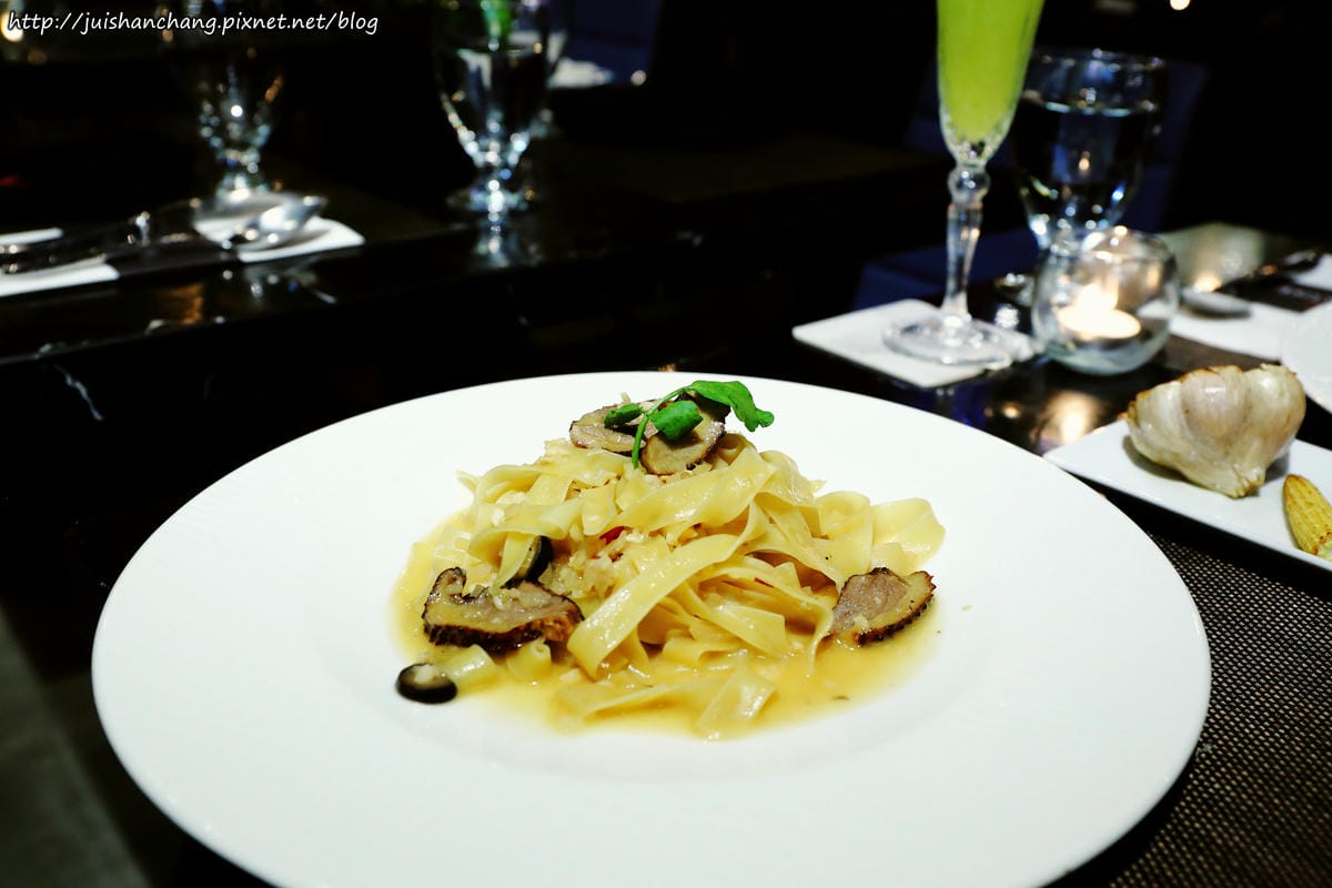 【食║台北】Villa.like Bistro 悅禾莊園義法餐酒館〜東區美食x小酌x時尚。帥氣專業的Bartender，為您調製專屬的酒！