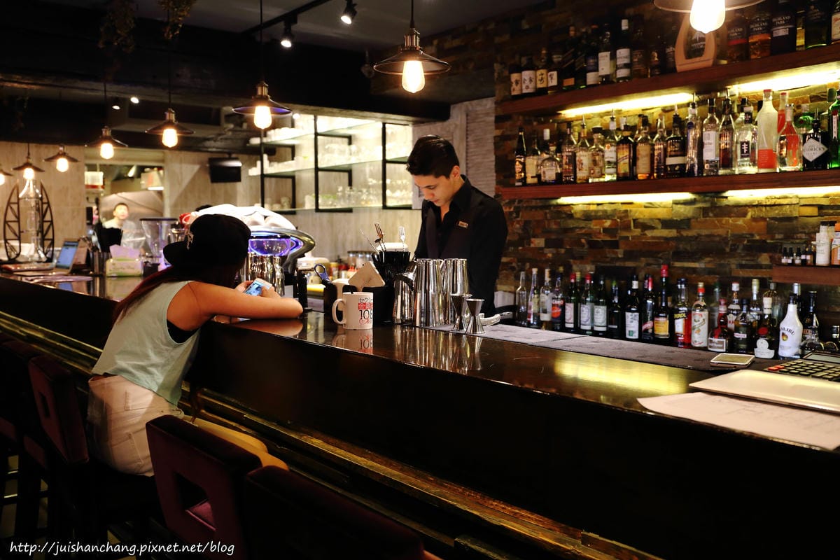 【食║台北】Villa.like Bistro 悅禾莊園義法餐酒館〜東區美食x小酌x時尚。帥氣專業的Bartender，為您調製專屬的酒！