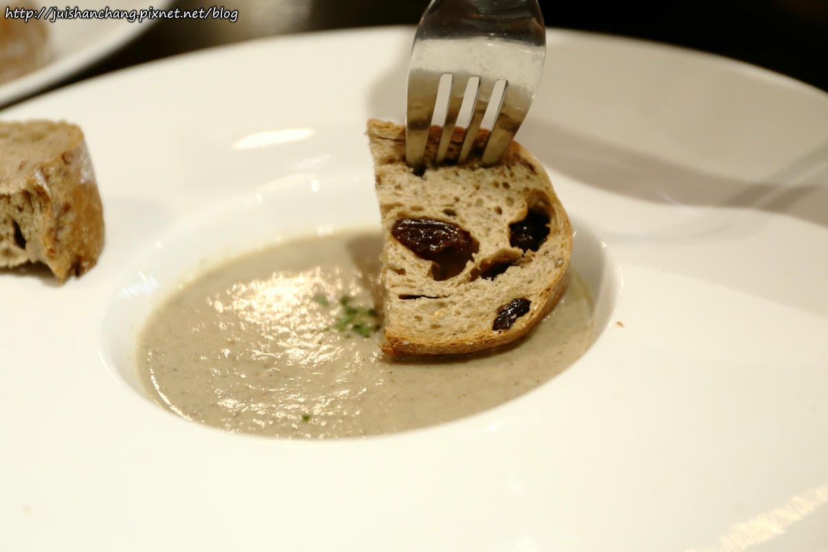 【食║台北】Villa.like Bistro 悅禾莊園義法餐酒館〜東區美食x小酌x時尚。帥氣專業的Bartender，為您調製專屬的酒！