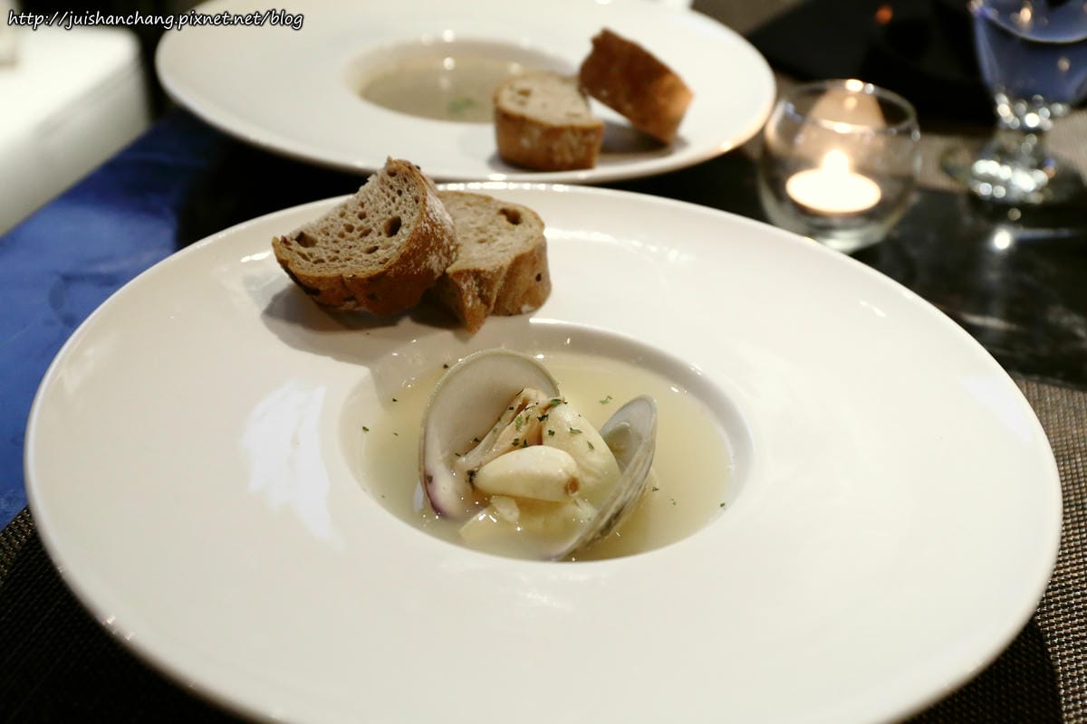 【食║台北】Villa.like Bistro 悅禾莊園義法餐酒館〜東區美食x小酌x時尚。帥氣專業的Bartender，為您調製專屬的酒！