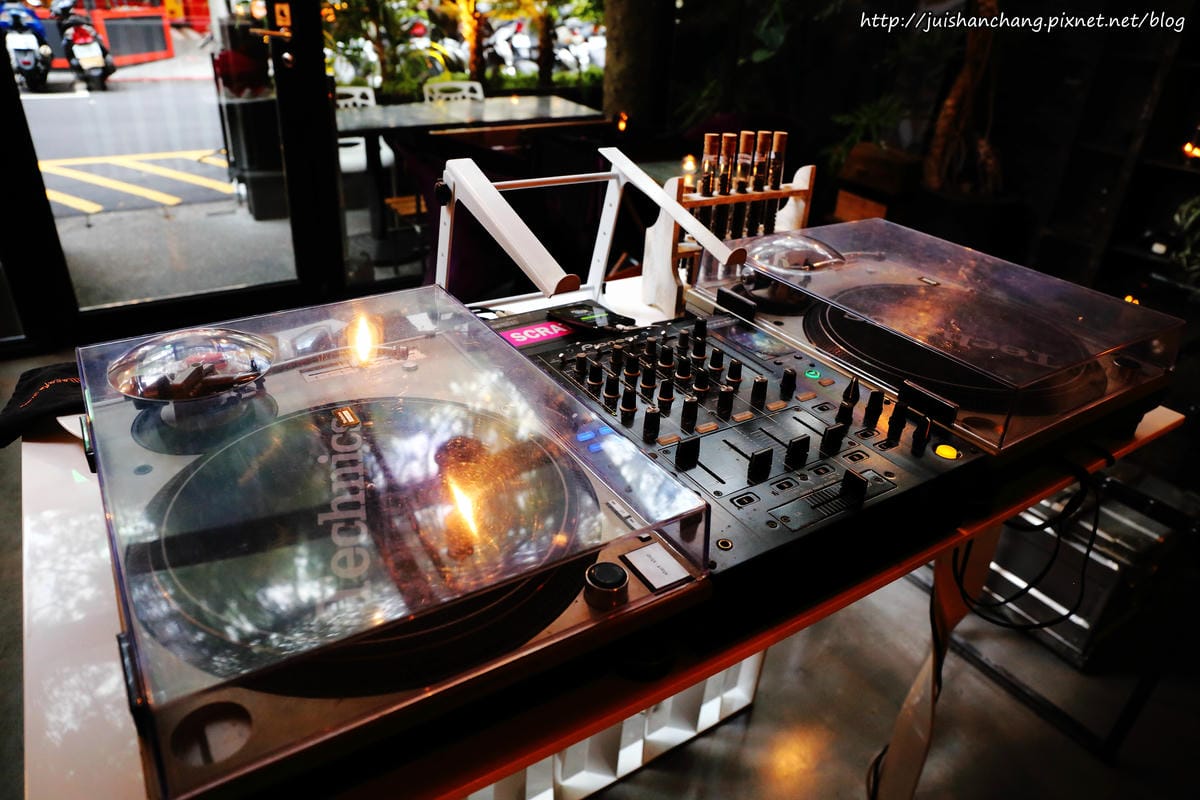 【食║台北】Villa.like Bistro 悅禾莊園義法餐酒館〜東區美食x小酌x時尚。帥氣專業的Bartender，為您調製專屬的酒！