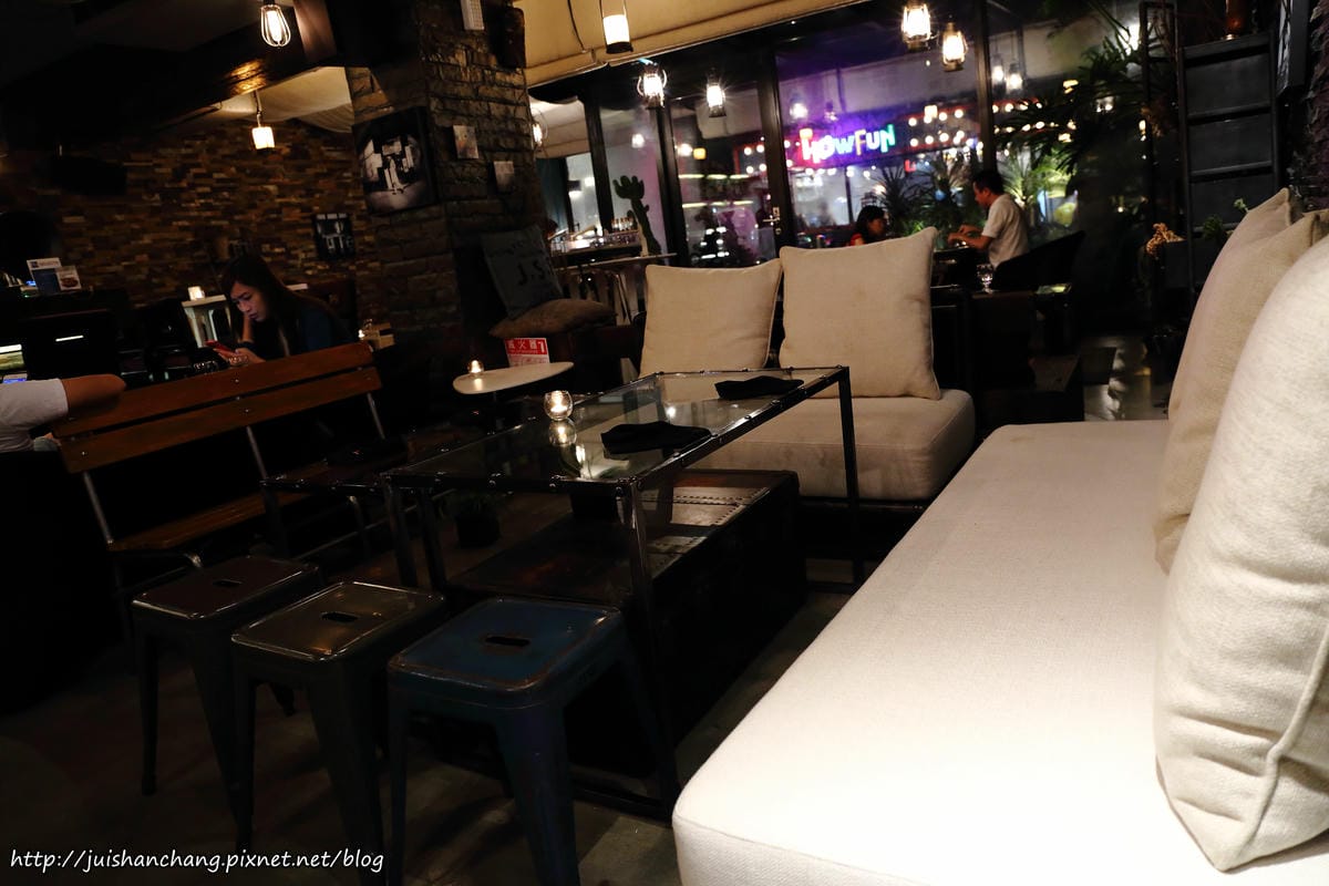 【食║台北】Villa.like Bistro 悅禾莊園義法餐酒館〜東區美食x小酌x時尚。帥氣專業的Bartender，為您調製專屬的酒！