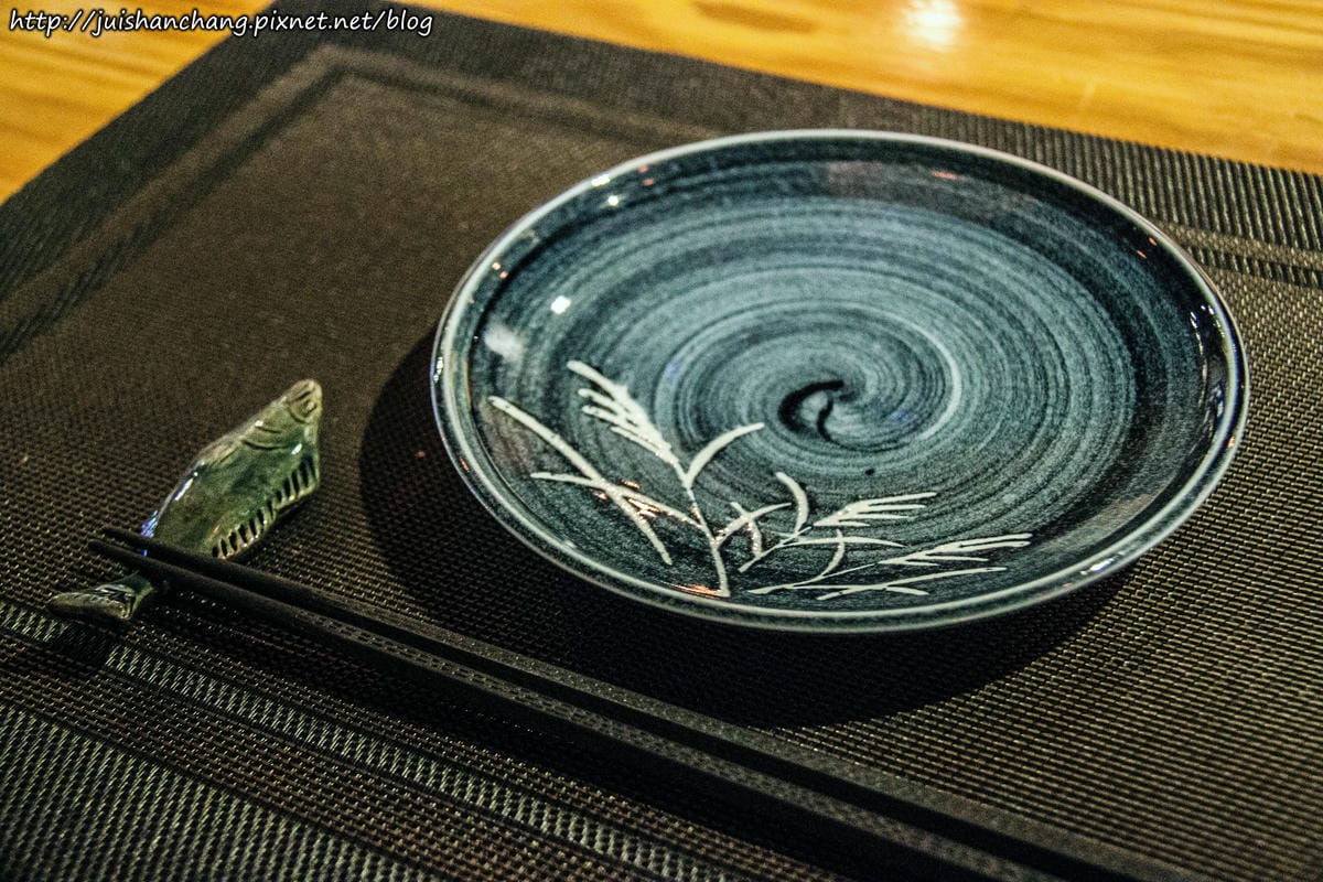 【食║台北】57食堂酒場-餐酒館Bistro～引領遼寧街夜市新風潮。喝杯小酒配上一些下酒菜，不用花大錢也能吃得到！