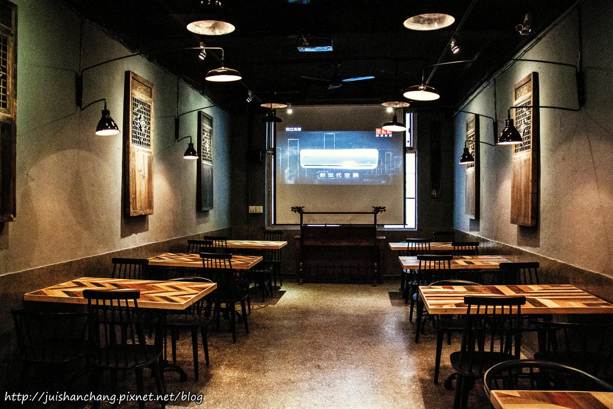 【食║台北】57食堂酒場-餐酒館Bistro～引領遼寧街夜市新風潮。喝杯小酒配上一些下酒菜，不用花大錢也能吃得到！