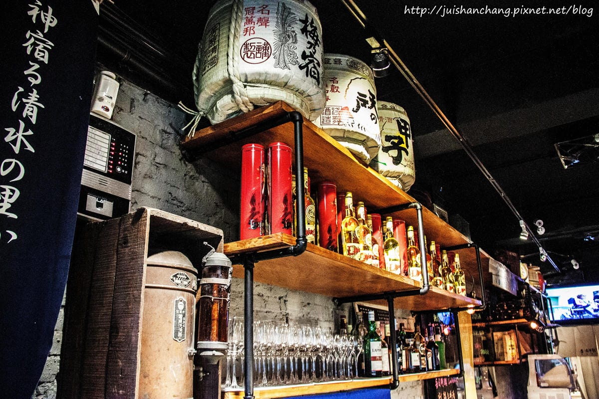 【食║台北】57食堂酒場-餐酒館Bistro～引領遼寧街夜市新風潮。喝杯小酒配上一些下酒菜，不用花大錢也能吃得到！