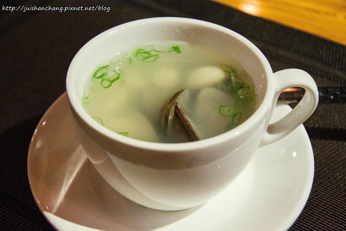 【食║台北】57食堂酒場-餐酒館Bistro～引領遼寧街夜市新風潮。喝杯小酒配上一些下酒菜，不用花大錢也能吃得到！