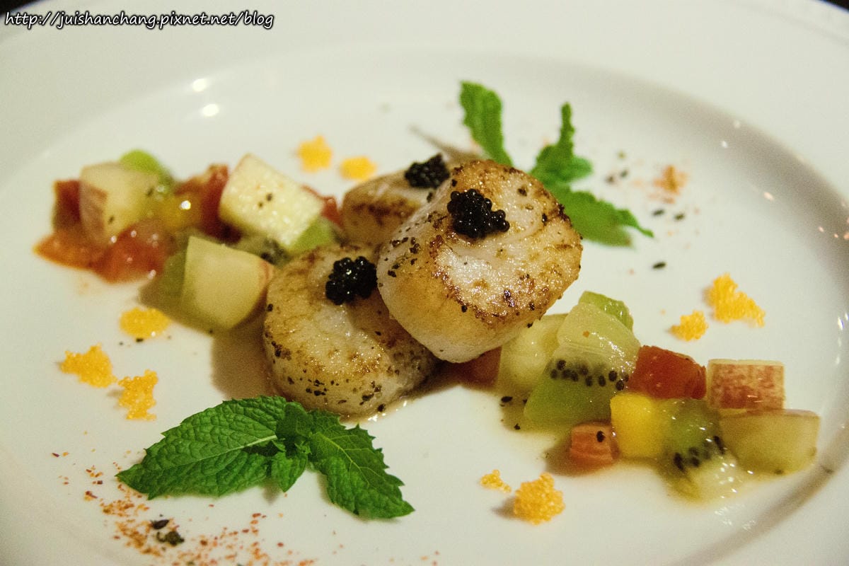 【食║台北】57食堂酒場-餐酒館Bistro～引領遼寧街夜市新風潮。喝杯小酒配上一些下酒菜，不用花大錢也能吃得到！