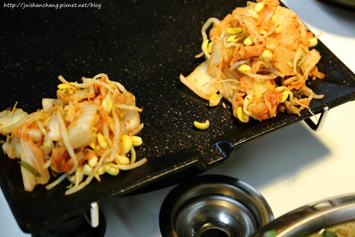 【食║台北】韓國第一品牌。八色韓式烤肉～韓國必吃美食終於來台啦！八種口味讓你一次品嘗，豪邁大口吃肉！（歡迎分享，文末留言可抽獎獲得小小兵公仔或美食兌換券）