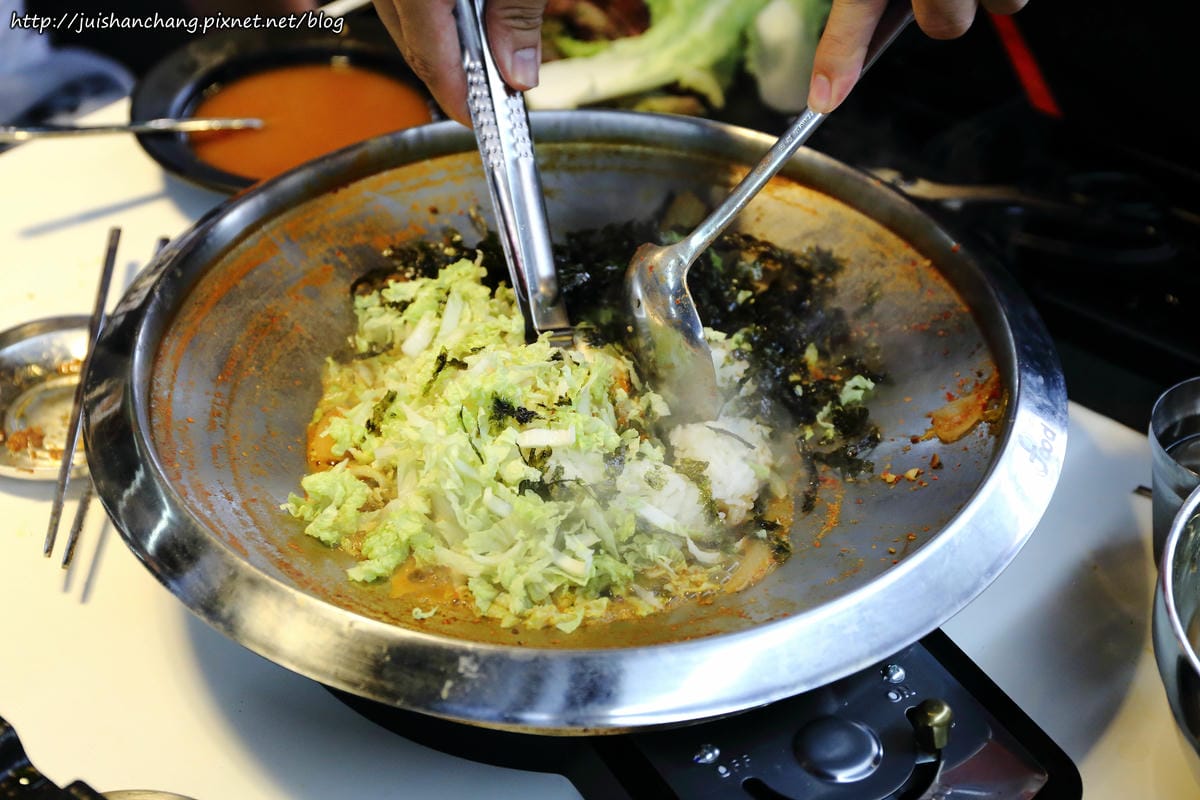 【食║台北】韓國第一品牌。八色韓式烤肉～韓國必吃美食終於來台啦！八種口味讓你一次品嘗，豪邁大口吃肉！（歡迎分享，文末留言可抽獎獲得小小兵公仔或美食兌換券）