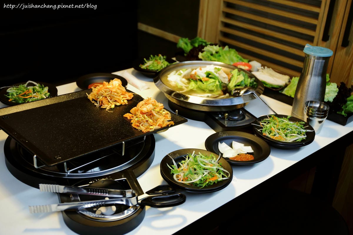 【食║台北】韓國第一品牌。八色韓式烤肉～韓國必吃美食終於來台啦！八種口味讓你一次品嘗，豪邁大口吃肉！（歡迎分享，文末留言可抽獎獲得小小兵公仔或美食兌換券）