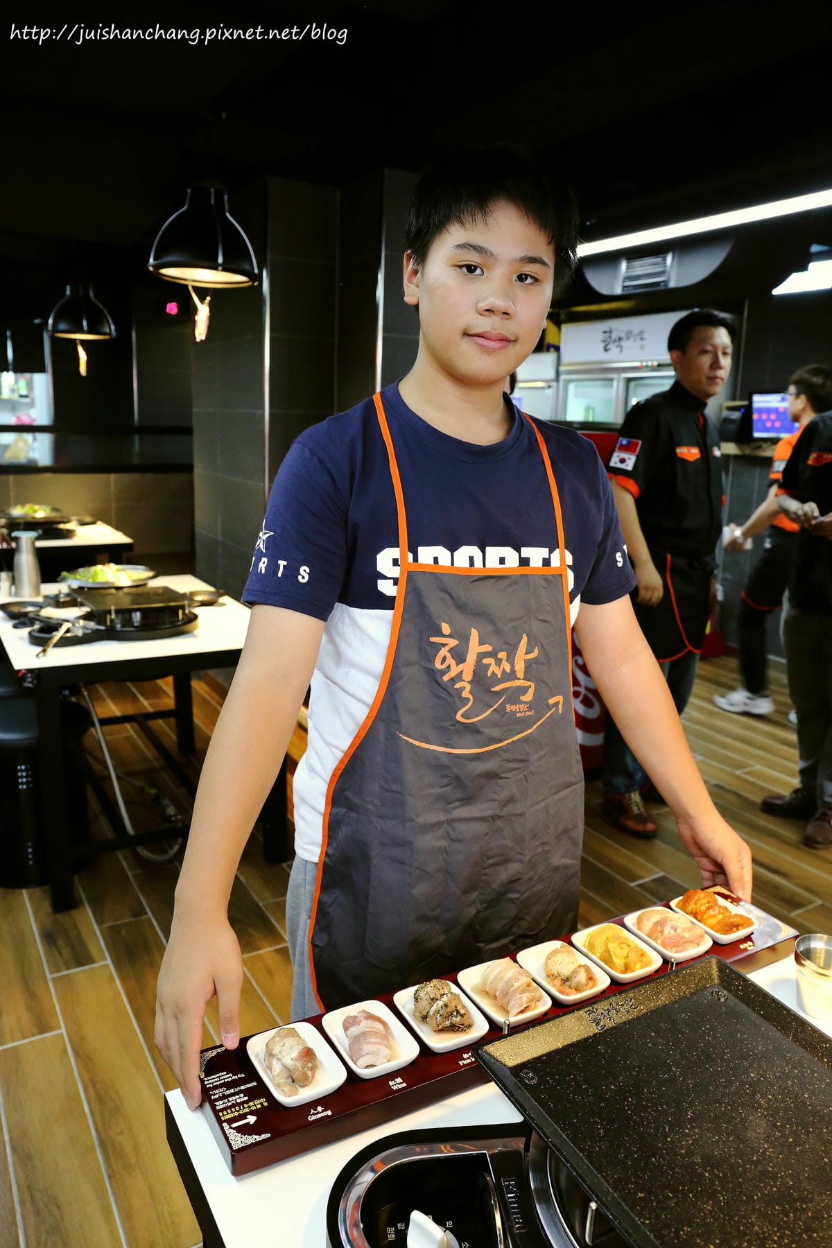 【食║台北】韓國第一品牌。八色韓式烤肉～韓國必吃美食終於來台啦！八種口味讓你一次品嘗，豪邁大口吃肉！（歡迎分享，文末留言可抽獎獲得小小兵公仔或美食兌換券）