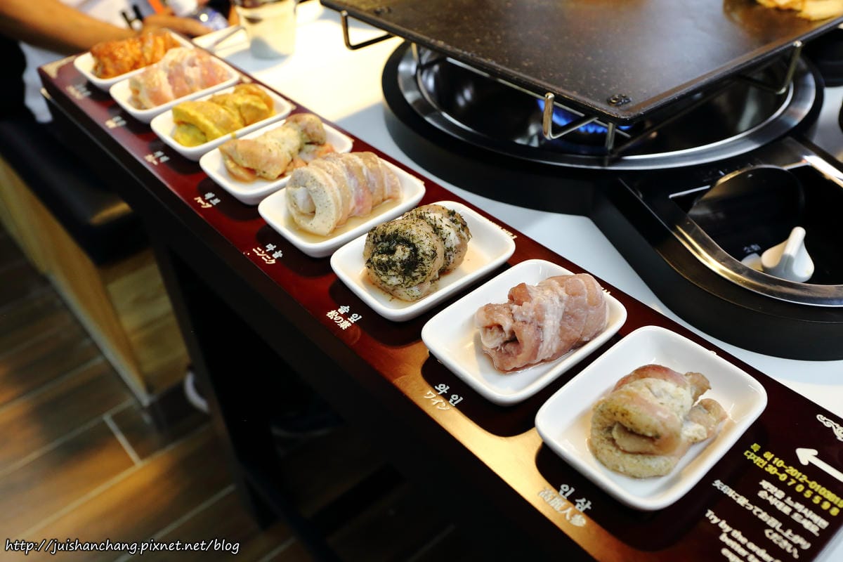 【食║台北】韓國第一品牌。八色韓式烤肉～韓國必吃美食終於來台啦！八種口味讓你一次品嘗，豪邁大口吃肉！（歡迎分享，文末留言可抽獎獲得小小兵公仔或美食兌換券）