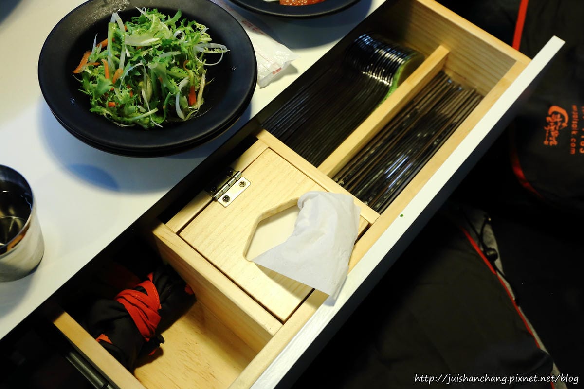 【食║台北】韓國第一品牌。八色韓式烤肉～韓國必吃美食終於來台啦！八種口味讓你一次品嘗，豪邁大口吃肉！（歡迎分享，文末留言可抽獎獲得小小兵公仔或美食兌換券）