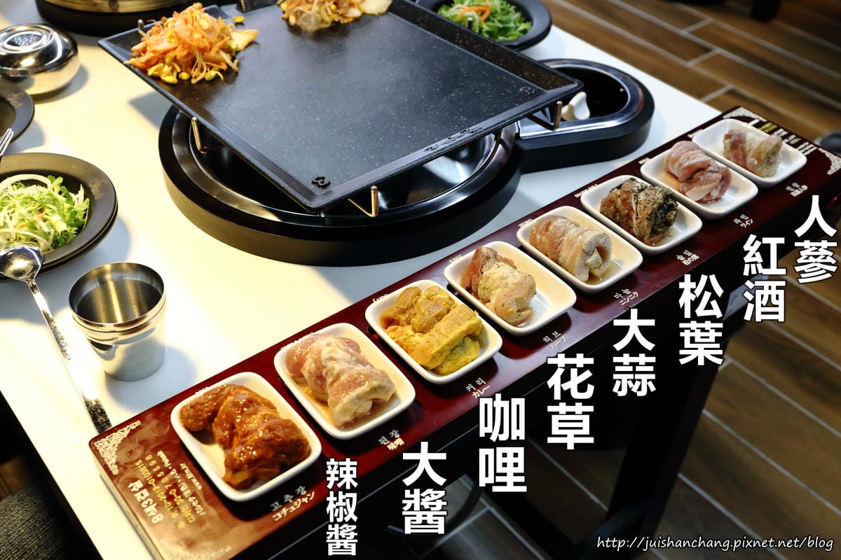 【食║台北】韓國第一品牌。八色韓式烤肉～韓國必吃美食終於來台啦！八種口味讓你一次品嘗，豪邁大口吃肉！（歡迎分享，文末留言可抽獎獲得小小兵公仔或美食兌換券）