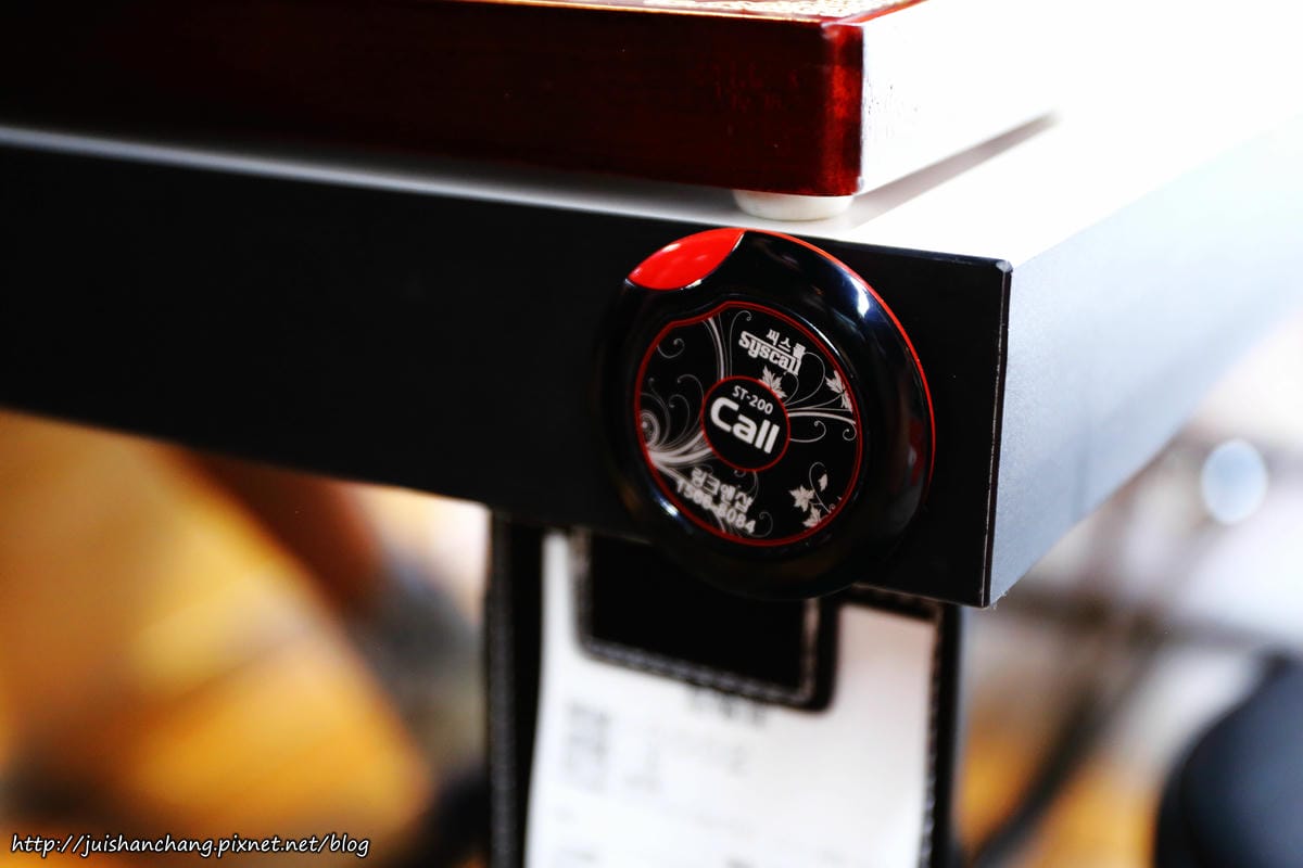 【食║台北】韓國第一品牌。八色韓式烤肉～韓國必吃美食終於來台啦！八種口味讓你一次品嘗，豪邁大口吃肉！（歡迎分享，文末留言可抽獎獲得小小兵公仔或美食兌換券）