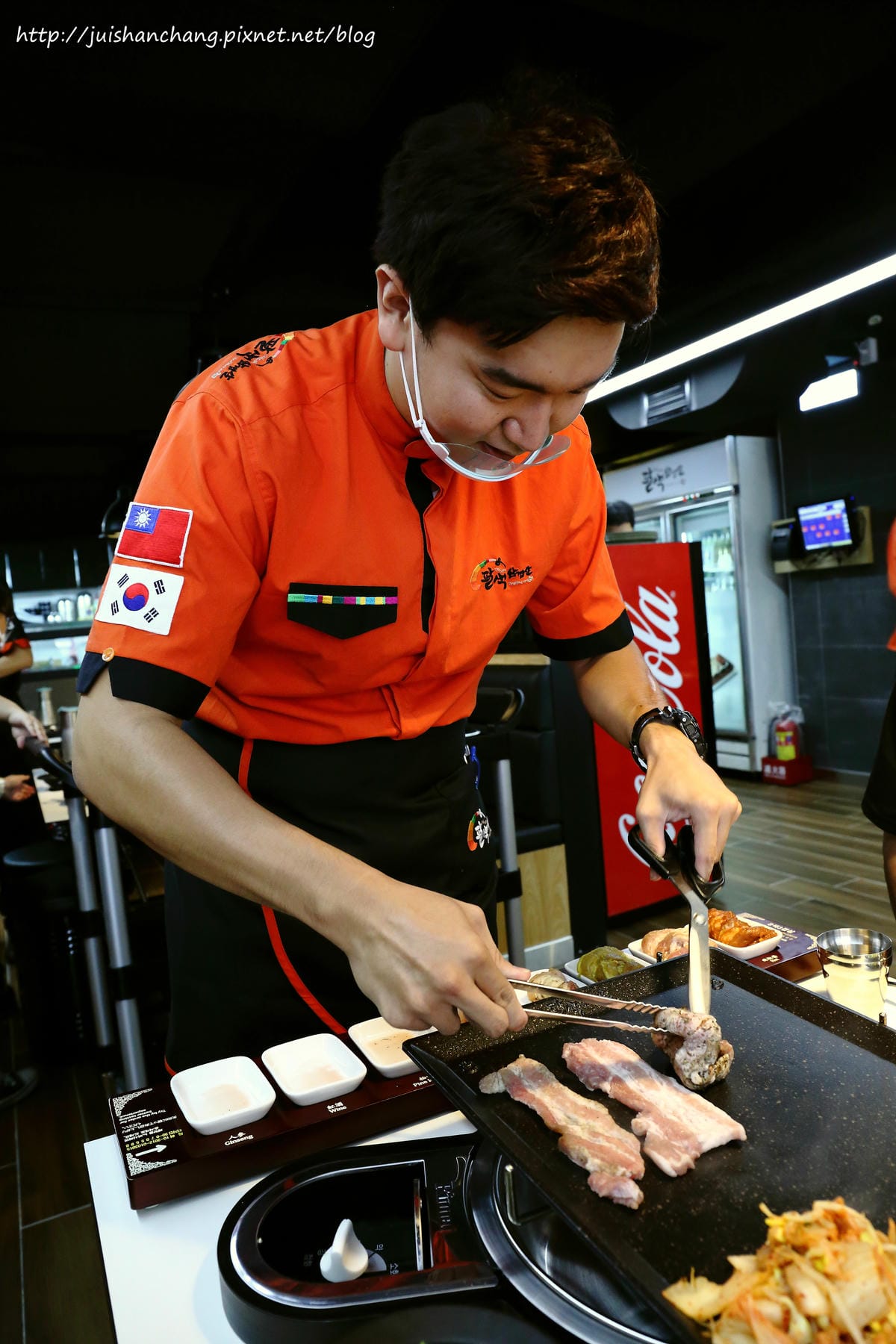 【食║台北】韓國第一品牌。八色韓式烤肉～韓國必吃美食終於來台啦！八種口味讓你一次品嘗，豪邁大口吃肉！（歡迎分享，文末留言可抽獎獲得小小兵公仔或美食兌換券）
