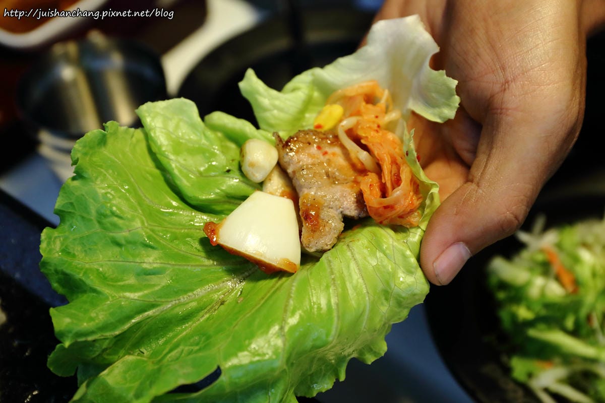 【食║台北】韓國第一品牌。八色韓式烤肉～韓國必吃美食終於來台啦！八種口味讓你一次品嘗，豪邁大口吃肉！（歡迎分享，文末留言可抽獎獲得小小兵公仔或美食兌換券）