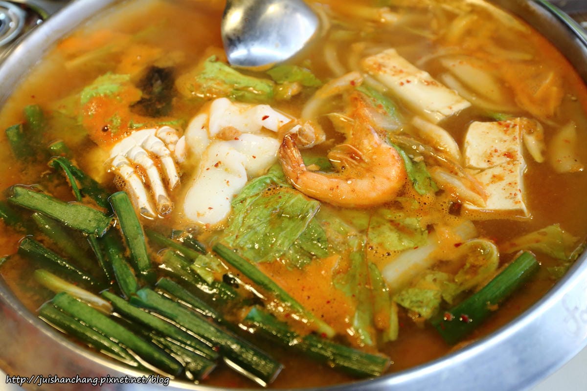 【食║台北】韓國第一品牌。八色韓式烤肉～韓國必吃美食終於來台啦！八種口味讓你一次品嘗，豪邁大口吃肉！（歡迎分享，文末留言可抽獎獲得小小兵公仔或美食兌換券）