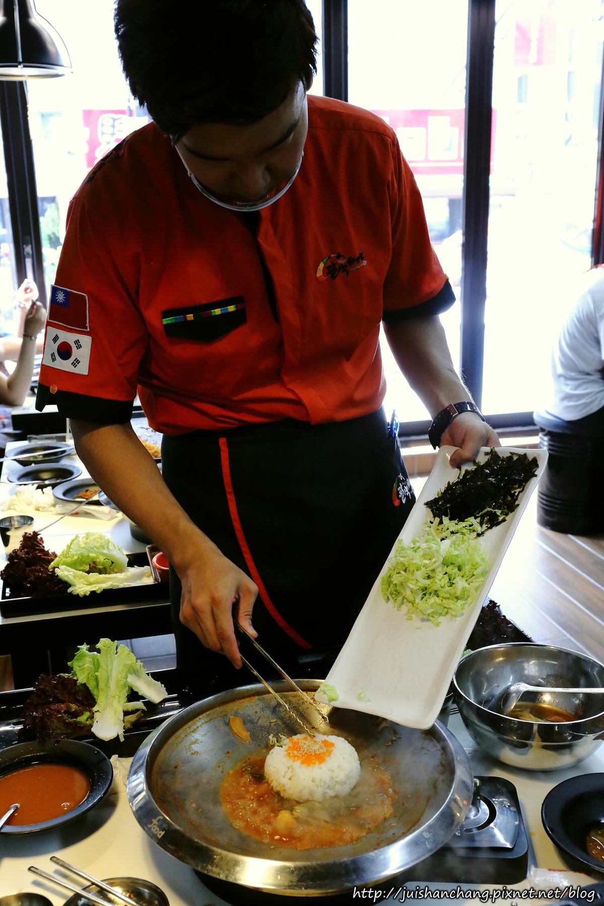 【食║台北】韓國第一品牌。八色韓式烤肉～韓國必吃美食終於來台啦！八種口味讓你一次品嘗，豪邁大口吃肉！（歡迎分享，文末留言可抽獎獲得小小兵公仔或美食兌換券）