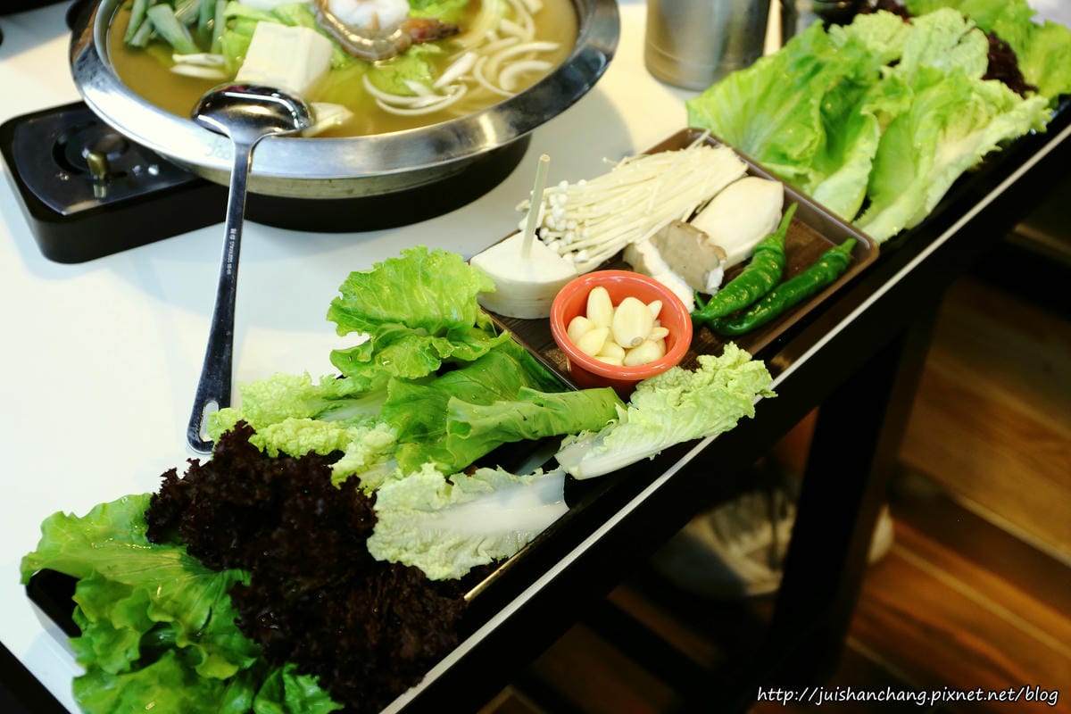 【食║台北】韓國第一品牌。八色韓式烤肉～韓國必吃美食終於來台啦！八種口味讓你一次品嘗，豪邁大口吃肉！（歡迎分享，文末留言可抽獎獲得小小兵公仔或美食兌換券）