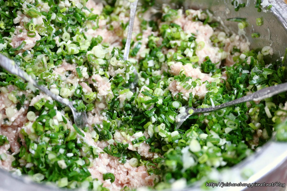 【食║宜蘭】宜蘭絕不可錯過的排隊小吃～正常鮮肉小籠湯包/巷仔內海蝦餅/30年老店檸檬愛玉/廟口紅糟魷魚