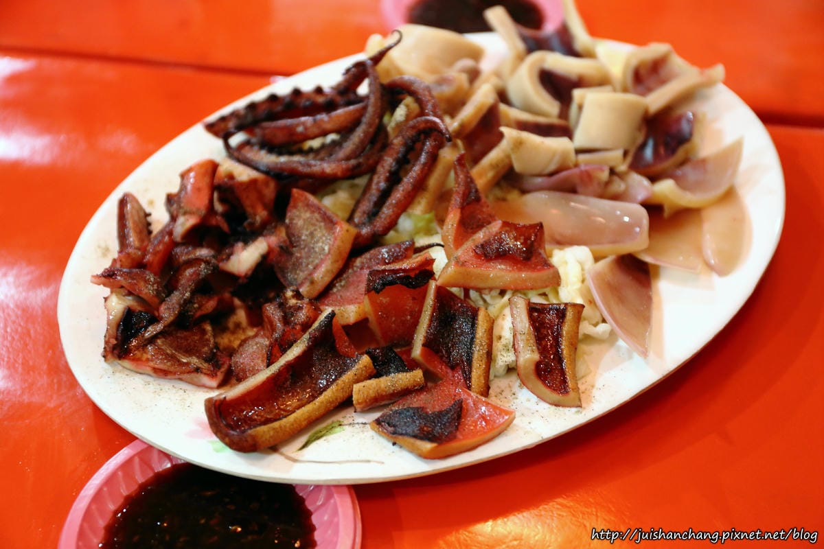 【食║宜蘭】宜蘭絕不可錯過的排隊小吃～正常鮮肉小籠湯包/巷仔內海蝦餅/30年老店檸檬愛玉/廟口紅糟魷魚