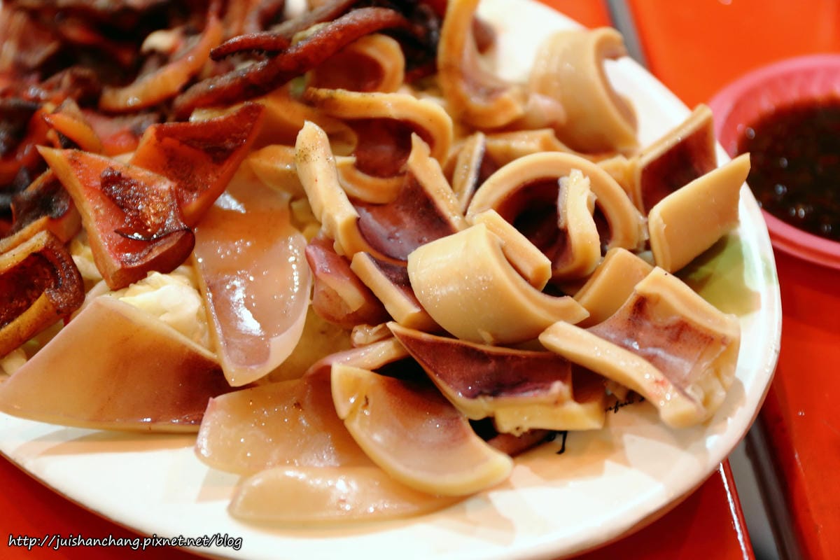 【食║宜蘭】宜蘭絕不可錯過的排隊小吃～正常鮮肉小籠湯包/巷仔內海蝦餅/30年老店檸檬愛玉/廟口紅糟魷魚