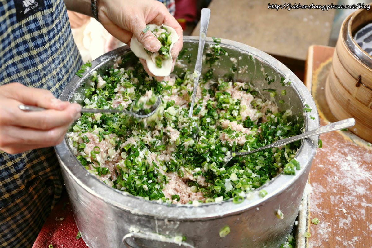 【食║宜蘭】宜蘭絕不可錯過的排隊小吃～正常鮮肉小籠湯包/巷仔內海蝦餅/30年老店檸檬愛玉/廟口紅糟魷魚
