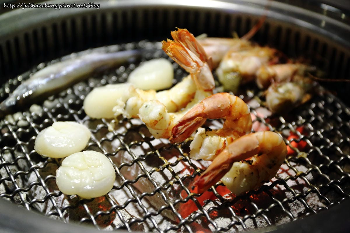 【食║台北】好客音樂燒烤～無煙海鮮炭火燒肉吃到飽。澎湖海鮮季澎派登場！