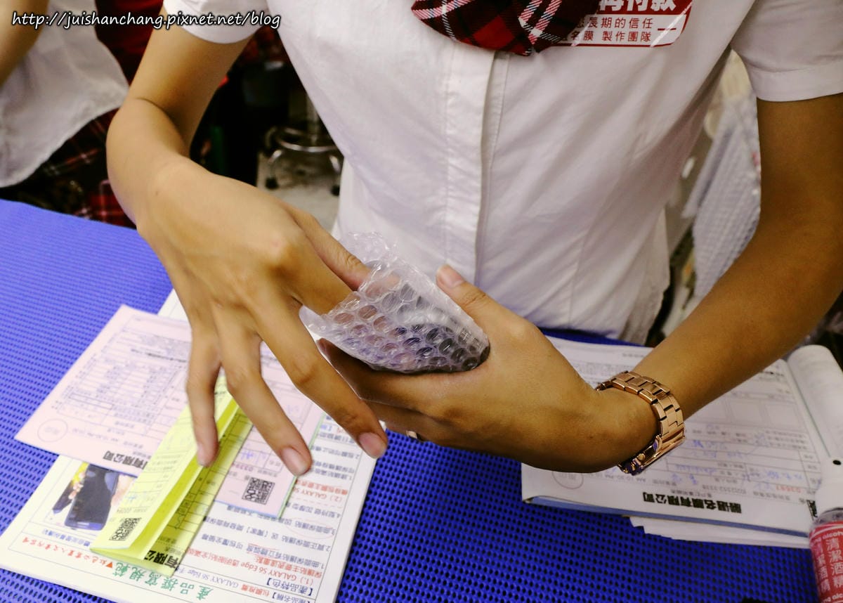 【體驗║包膜推薦】嚴選名膜。新手機穿新衣之全機包膜體驗〜GALAXY S6 Edge 透明服貼[全滿版] 3D立體曲面螢幕保護貼。超服貼/售後服務/不滿意不用錢/GALAXY S6 Edge保護貼全滿版／全機抗刮包膜