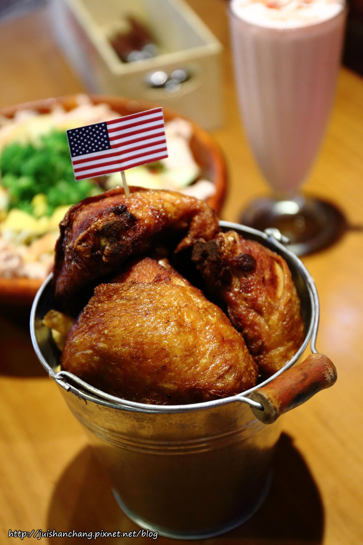 【食║台北】Route 66美式餐廳～東區宵夜漢堡、炸雞。咔啦酥脆肯塔基炸雞逼人上癮！