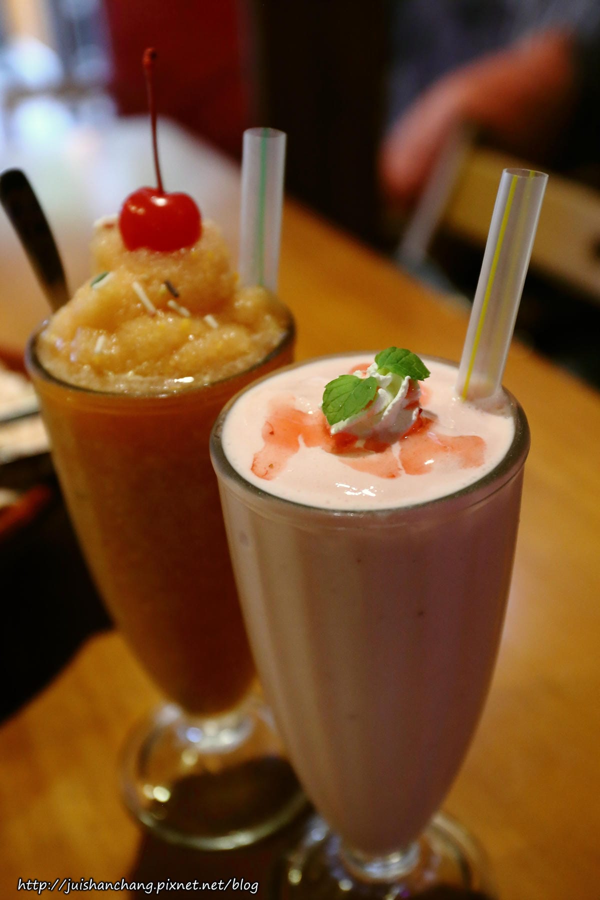 【食║台北】Route 66美式餐廳～東區宵夜漢堡、炸雞。咔啦酥脆肯塔基炸雞逼人上癮！