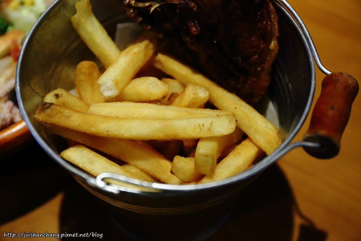 【食║台北】Route 66美式餐廳～東區宵夜漢堡、炸雞。咔啦酥脆肯塔基炸雞逼人上癮！