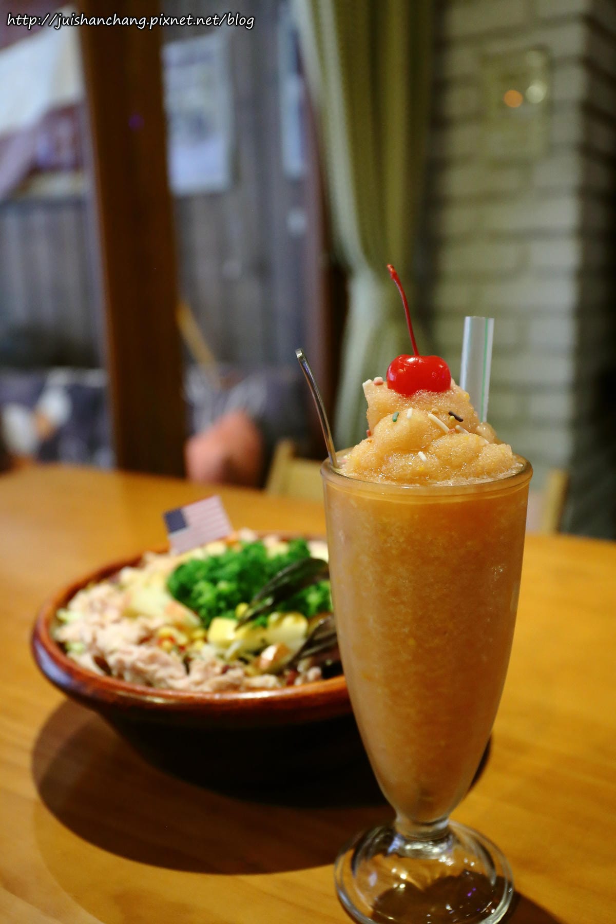 【食║台北】Route 66美式餐廳～東區宵夜漢堡、炸雞。咔啦酥脆肯塔基炸雞逼人上癮！