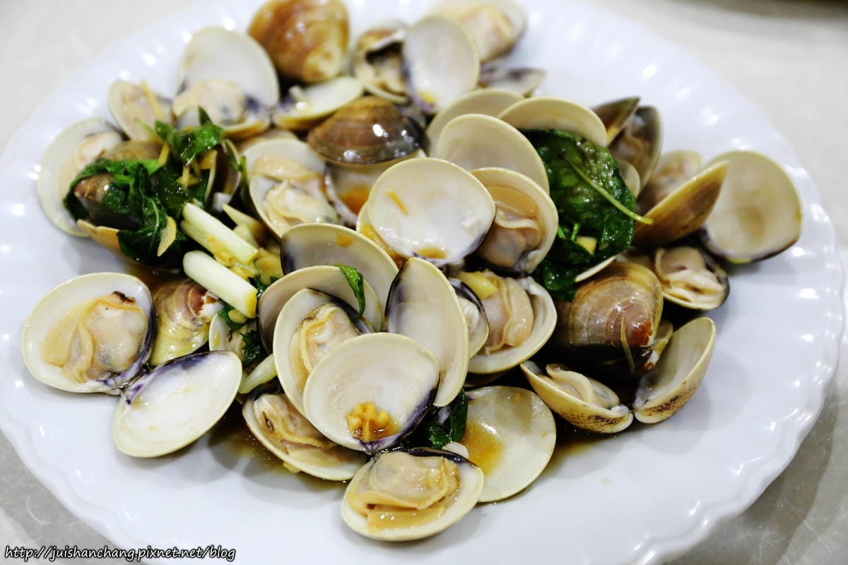 【食║宜蘭】壯圍阿國海鮮～令人意想不到藏在倉庫裡的美食，終於吃到傳說中的海鮮，果然是尚青啦！！！