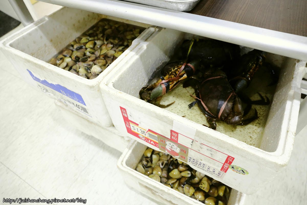 【食║宜蘭】壯圍阿國海鮮～令人意想不到藏在倉庫裡的美食，終於吃到傳說中的海鮮，果然是尚青啦！！！