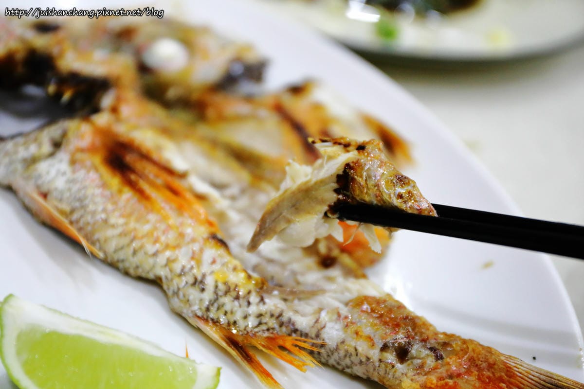 【食║宜蘭】壯圍阿國海鮮～令人意想不到藏在倉庫裡的美食，終於吃到傳說中的海鮮，果然是尚青啦！！！