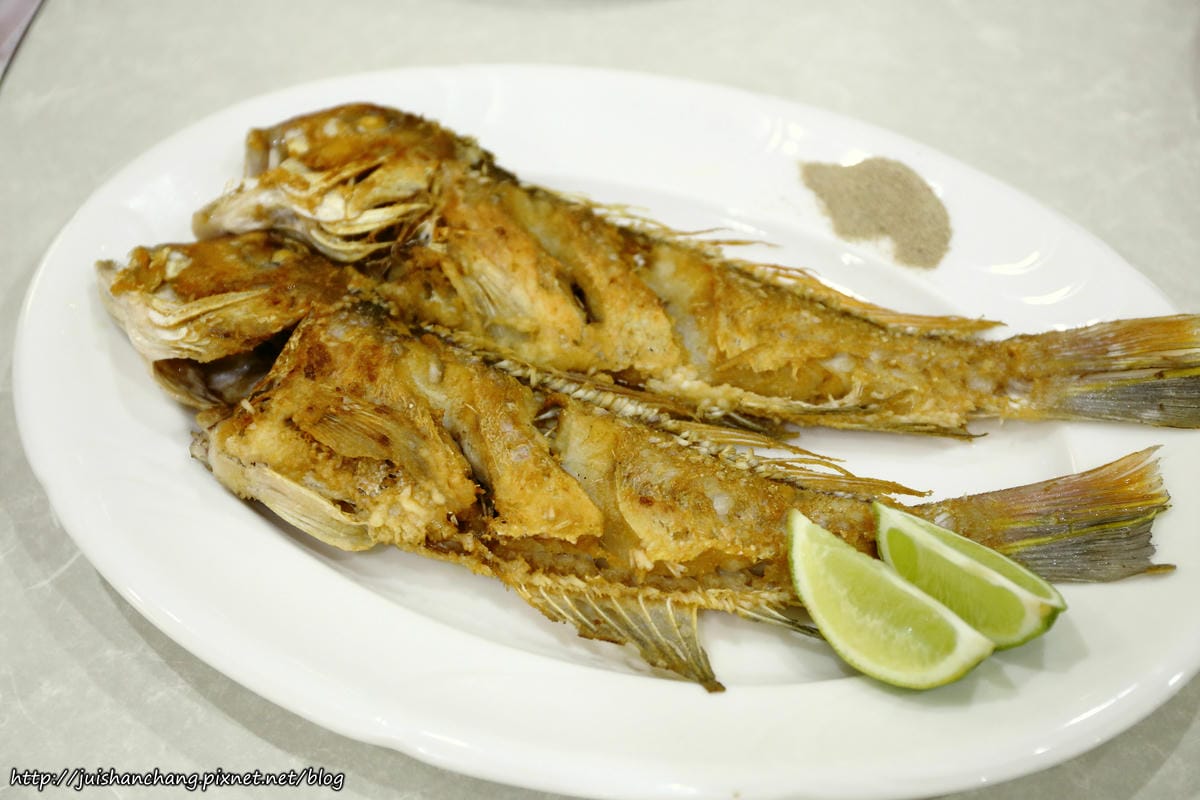 【食║宜蘭】壯圍阿國海鮮～令人意想不到藏在倉庫裡的美食，終於吃到傳說中的海鮮，果然是尚青啦！！！