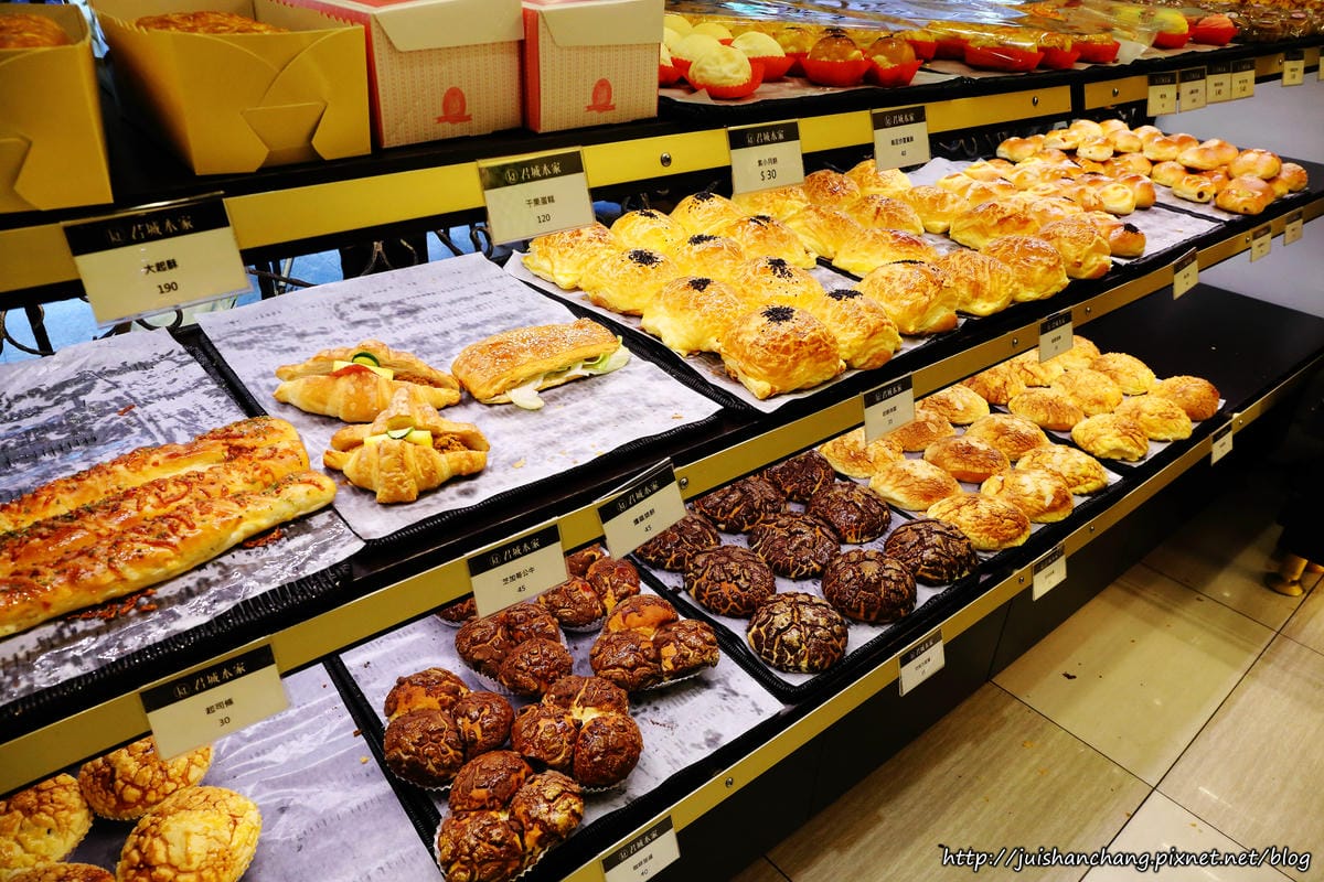 【團購宅配║台北】君城本家～中秋禮讚。月餅禮盒、鳳梨酥禮盒，老店獎不完送禮有面子！