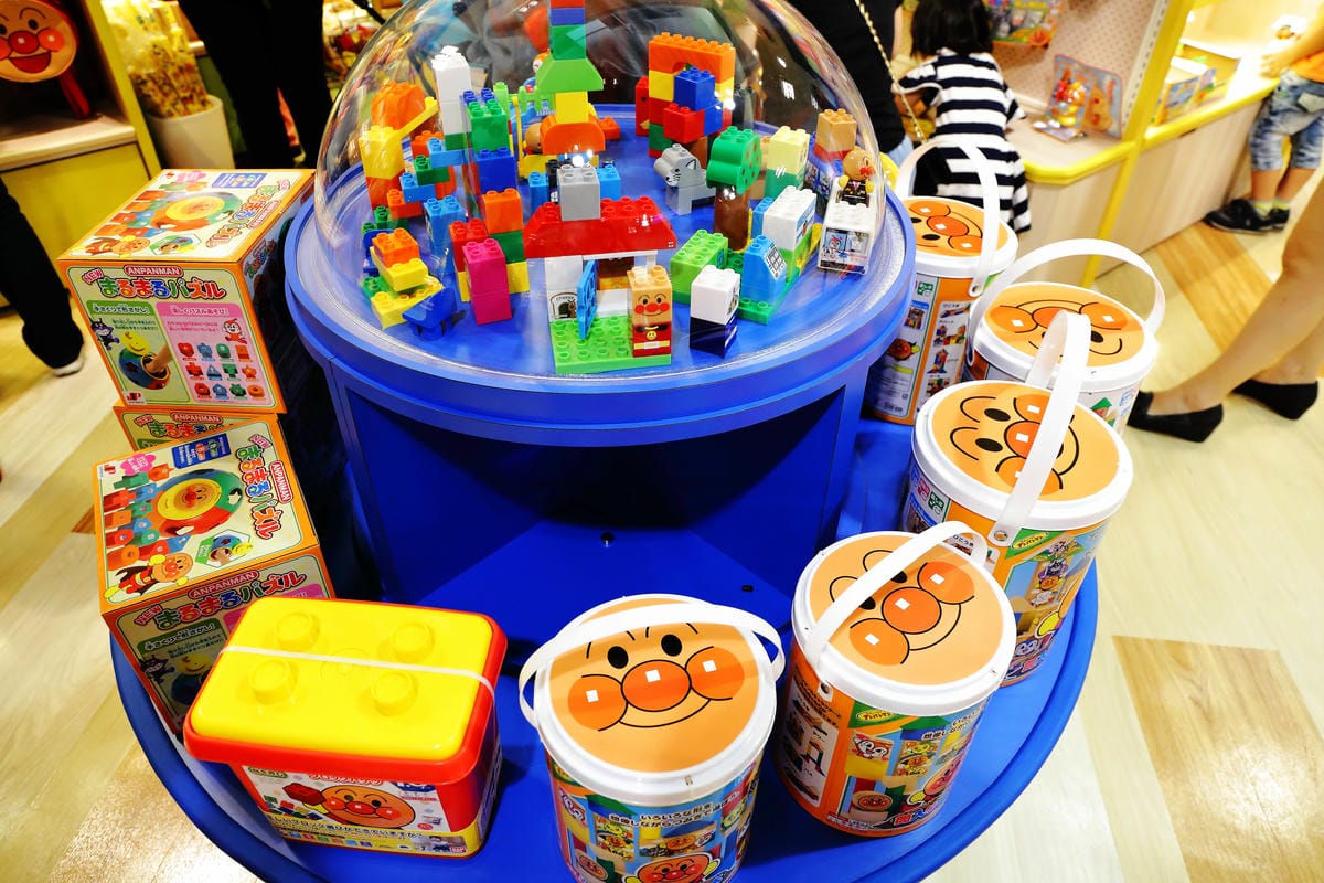 【台北║新光三越信義新天地A8】第一個《麵包超人》主題專賣店。搶先看！（歡迎分享，按讚分享抽麵包超人蛋糕盤+手帕）