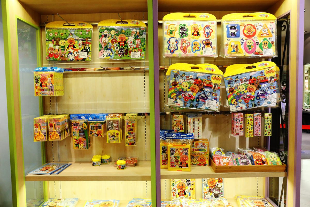 【台北║新光三越信義新天地A8】第一個《麵包超人》主題專賣店。搶先看！（歡迎分享，按讚分享抽麵包超人蛋糕盤+手帕）